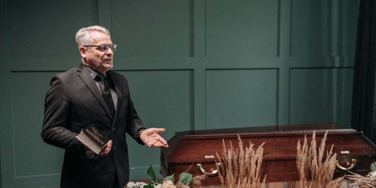 Beyond Weddings: How Funeral Celebrant Training Opens Doors to a Broader Career