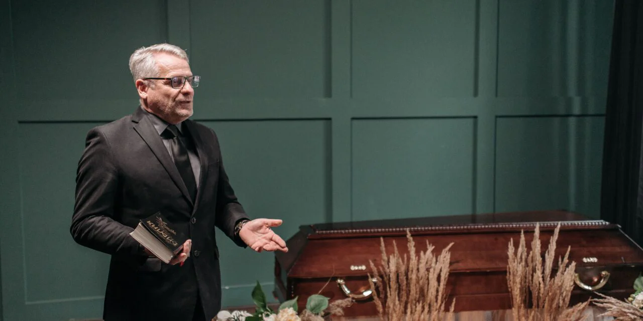 Beyond Weddings: How Funeral Celebrant Training Opens Doors to a Broader Career